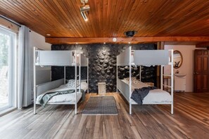 3 dormitoris, un bressol de viatge, wifi i roba de llit 