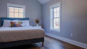 2 bedrooms, iron/ironing board, WiFi, bed sheets
