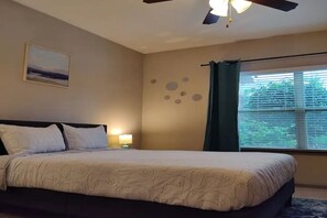 1 slaapkamer, een bureau, gratis wifi, beddengoed
