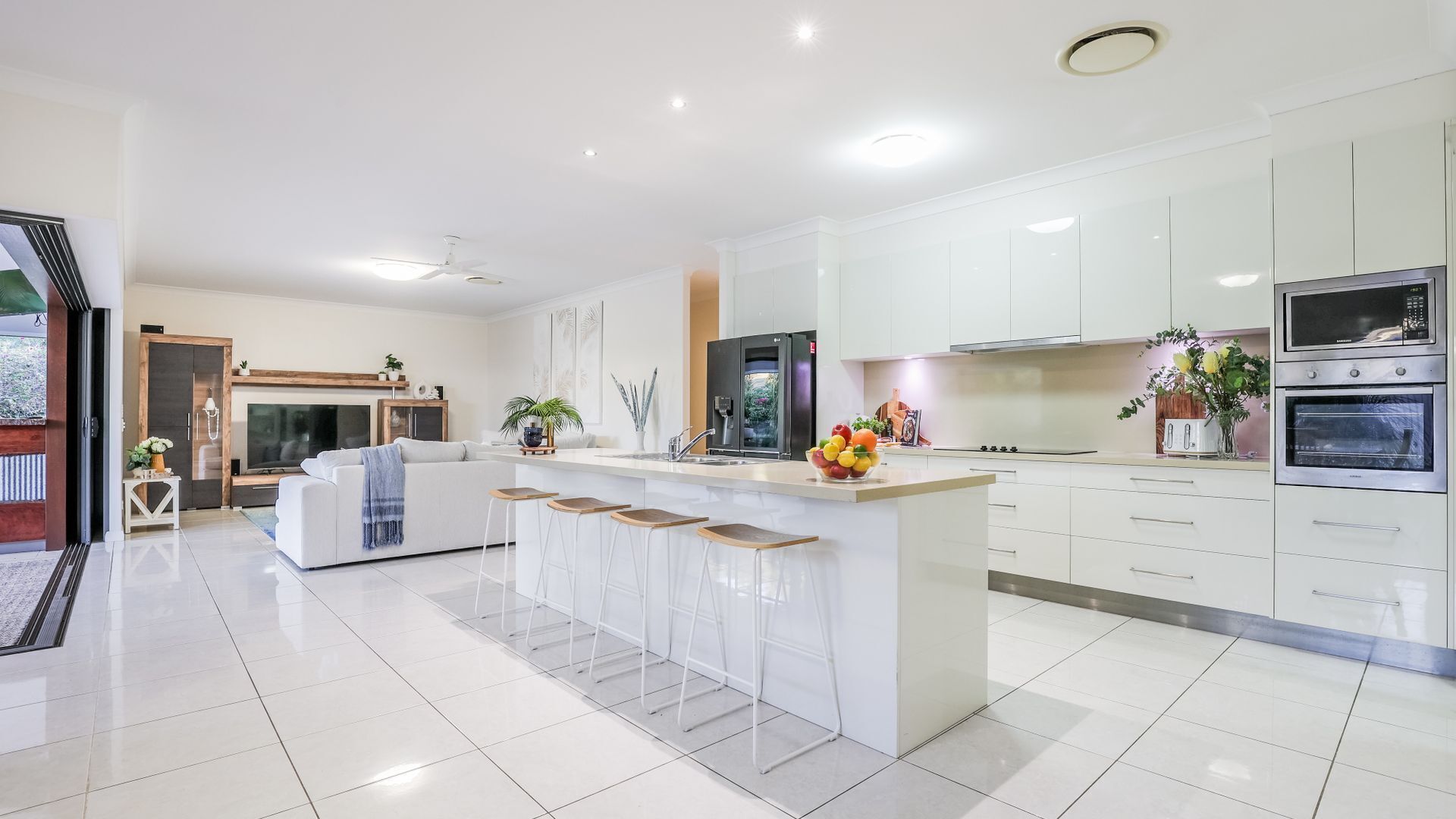 Réfrigérateur, micro-ondes, four, lave-vaisselle