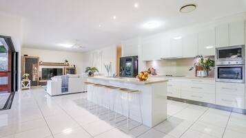 Réfrigérateur, micro-ondes, four, lave-vaisselle