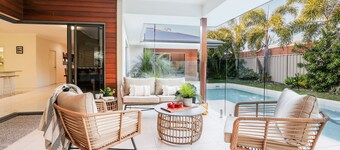 SUNSET SHORES - Holiday home with pool