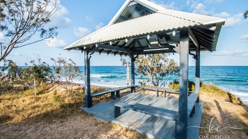 SUNSET SHORES - Holiday home with pool