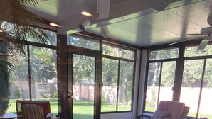 Interior - Heart of Broadmoor - Quiet Comfortable and close to Hotel (Colorado Springs)