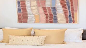 2 bedrooms, desk, iron/ironing board, WiFi