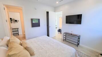 2 bedrooms, desk, iron/ironing board, WiFi