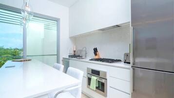 Fridge, microwave, oven, stovetop