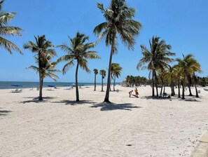 Am Strand, Liegestühle, Strandtücher