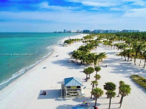 Totally Updated unit 5 min from the beach😍 You’ll love it !!