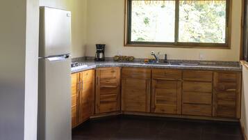 Fridge, stovetop, coffee/tea maker, electric kettle