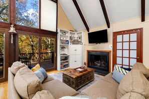 Smart TV, fireplace