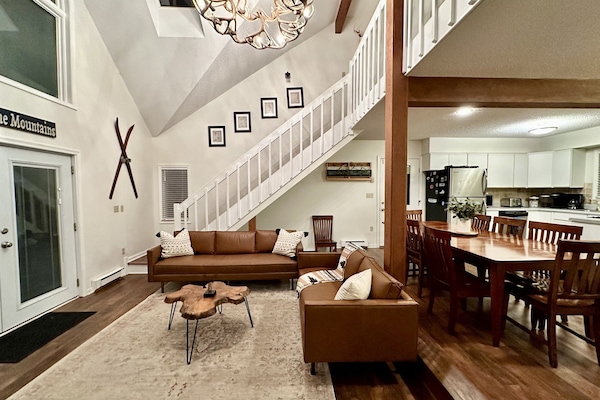 Open Kitchen to living room/dining