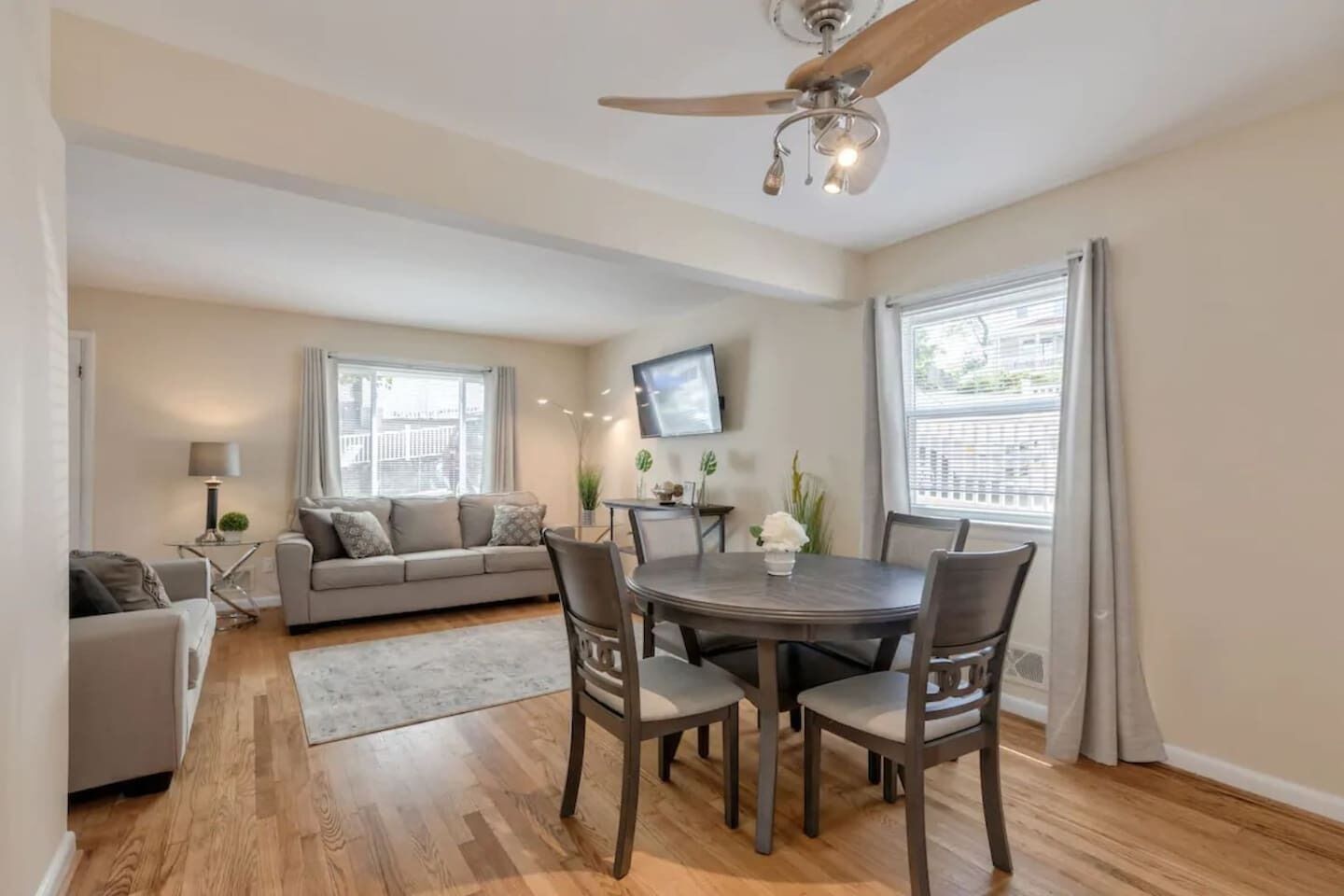 Two bed Apt in Arlington l King Bed | Free parking