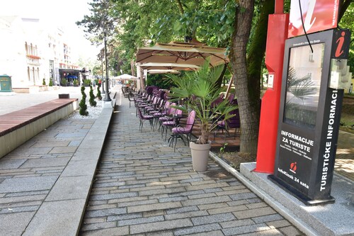 A pleasant apartment located 7-8 minutes' walk from the central park.