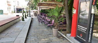 A pleasant apartment located 7-8 minutes' walk from the central park.