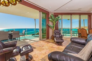 Televisión y oficina 