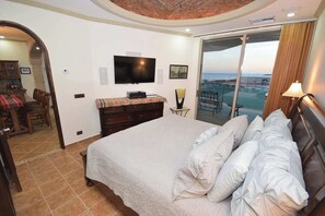 3 chambres, fer et planche à repasser, Wi-Fi, draps fournis