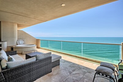 Pure Sand Beach Front and Stunning View Condo