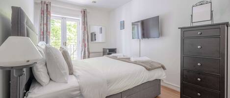 1 bedroom, iron/ironing board, Internet, bed sheets