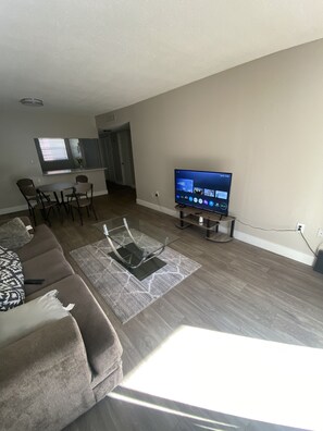 Living area - 1 Bed one bath with sleeper sofa large living room. (North Miami Beach)