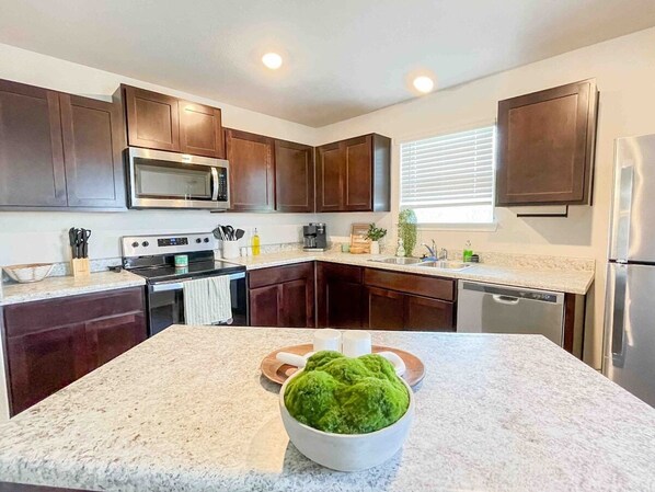 Fridge, microwave, oven, stovetop
