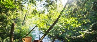 Experience Glamping on a budget!!  Self contained, quiet, romantic, swim, fish, 