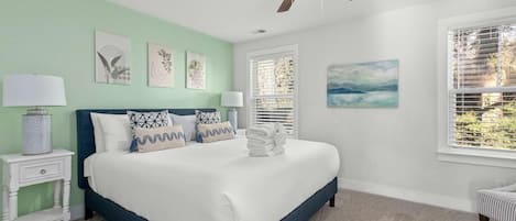 4 bedrooms, iron/ironing board, internet, bed sheets