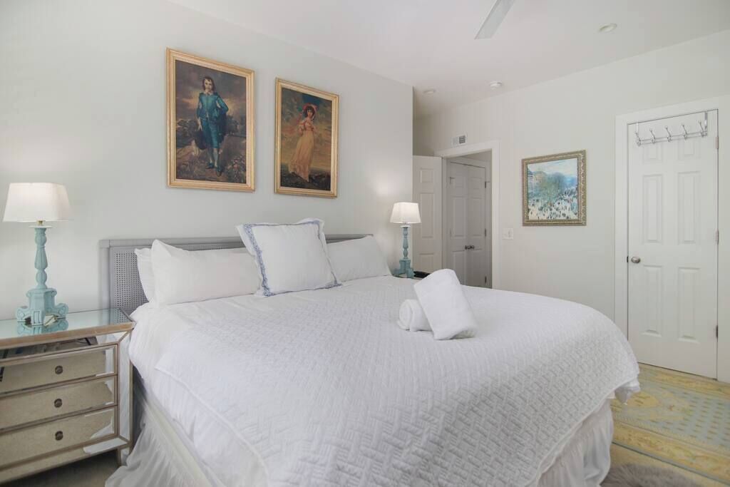 4 slaapkamers, een strijkplank/strijkijzer, reisbedje, wifi