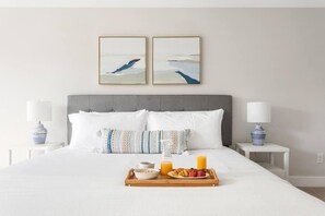 4 bedrooms, iron/ironing board, Internet, bed sheets - The Trendy In Park Circle Mins to DT CHS & Beach (North Charleston)