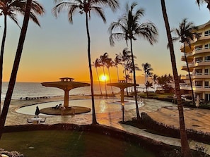 Terrace/patio - Ocean Front Condo with Pool Sleeps 6 People (Nuevo Vallarta)