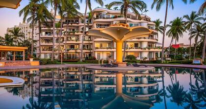 Condo en bord de mer avec piscine pouvant accueillir 6 adultes