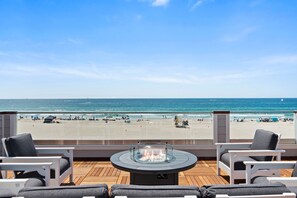 Property grounds - Oceanfront Home w/ Private Roof Deck, Fire Pit, Large Garage (San Diego)