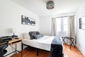 3 bedrooms, desk, iron/ironing board, free WiFi