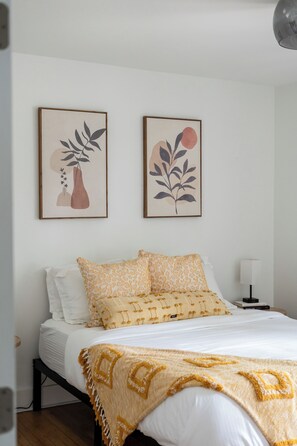 3 bedrooms, desk, iron/ironing board, free WiFi