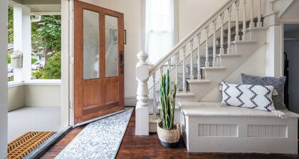 Spacious Family Home in Elizabeth Park: Parlor, GameRoom, Gazebo, Big Kitchen!