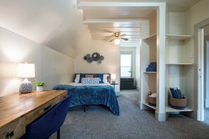 4 bedrooms, desk, free WiFi, bed sheets - Spacious Family Home in Elizabeth Park: Parlor, GameRoom, Gazebo, Big Kitchen! (Bellingham)