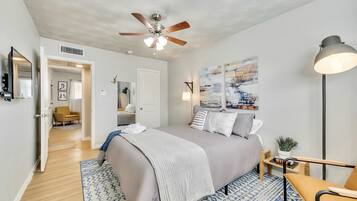 3 bedrooms, desk, iron/ironing board, travel crib