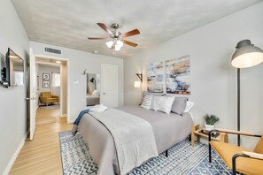 3 Schlafzimmer, Schreibtisch, Bügeleisen/Bügelbrett, Reisekinderbett