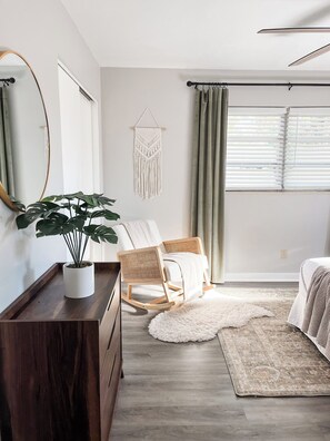 3 chambres, bureau, accès au Wi-Fi (inclus), literie fournie