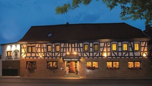 A traditional half-timbered building with a sign for 'Hotel Restaurant Zum Adler'. - Hotel Zum Adler (Nidderau)