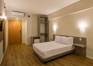 Standard Room, 1 Double Bed, Accessible | Minibar, in-room safe, desk, free WiFi - Transamerica FIT Rio Verde (Rio Verde)