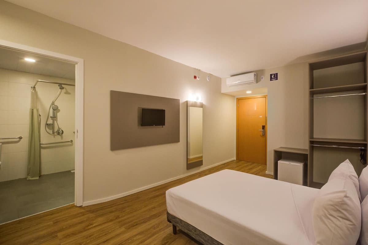 Minibar, caja de seguridad en la habitación, escritorio y wifi gratis