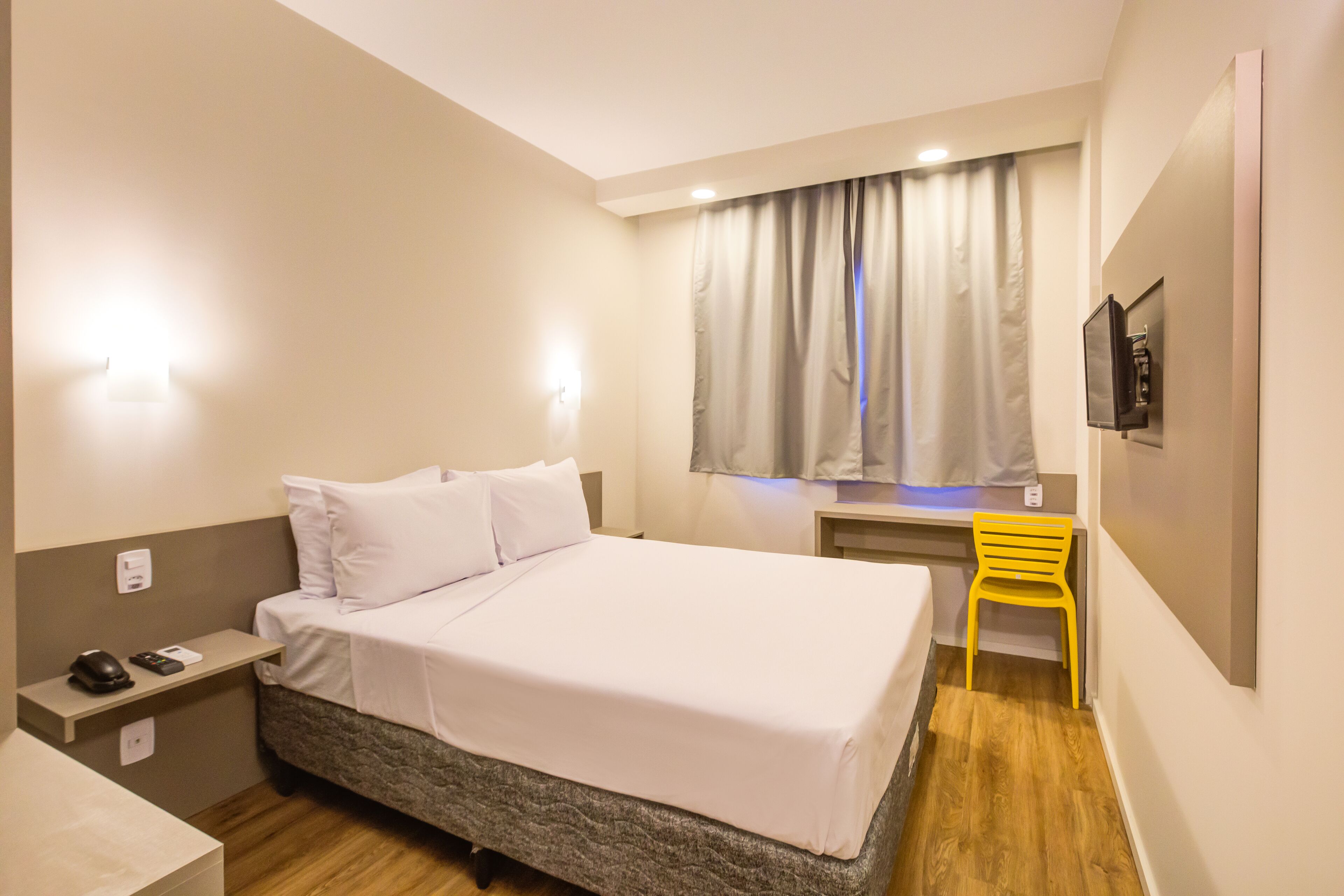 Minibar, in-room safe, desk, free WiFi
