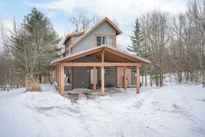 Exterior - Relax & Play at this Cozy Getaway w/ Hot Tub (McHenry)