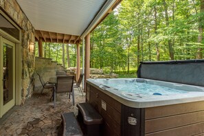 Outdoor dining - Relax & Play at this Cozy Getaway w/ Hot Tub (McHenry)