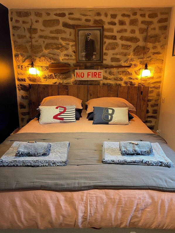 1 chambre, bureau, fer et planche à repasser, Wi-Fi gratuit