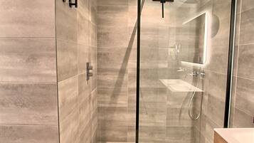 Deluxe Condo | Bathroom | Shower, rainfall showerhead, hair dryer, heated floors