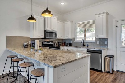 STAY TYLER @ Faulkner- amazing location 