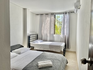 2 chambres, fer et planche à repasser, Wi-Fi gratuit, draps fournis