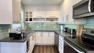 Refrigerador, microondas, horno, placa de cocina